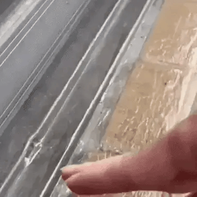 Lluvia Cero elimina goteras, humedad y moho. Sella y protege rápido y por más tiempo. 550 ml.